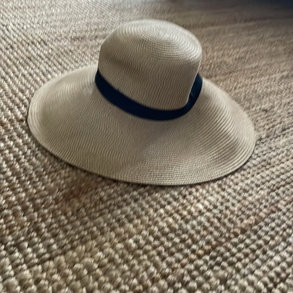 COPY - NWOT Aritzia Main Character Raven Natural Straw Beach Hat Handwoven Cott… - Picture 4 of 4